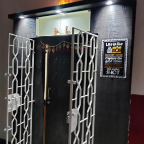 Cozy entire flat in park street kolkata